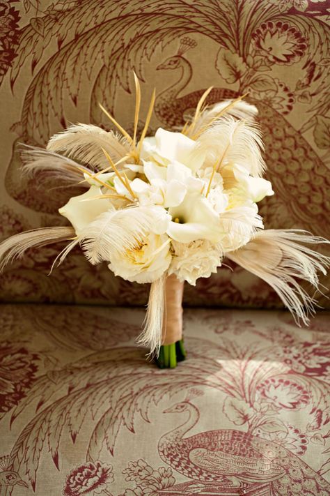 Art Deco Wedding Flowers, Art Deco Wedding Ideas, Feather Bouquet, 1930s Wedding, Nouveau Wedding, Vintage Wedding Flowers, Gatsby Art, Wedding Apps, Gatsby Theme