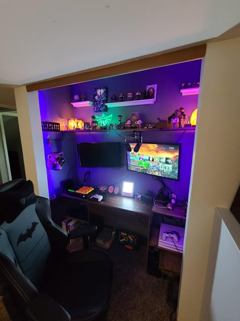 Gamer Room Shelving Ideas, Gaming Desk In Bedroom, Closet Gamer Setup, Bedroom Ideas With Desk Area, Gamer Closet Ideas, Closet Streaming Setup, Gaming Room In Closet, Closet Gaming Desk, Pc Setup In Closet