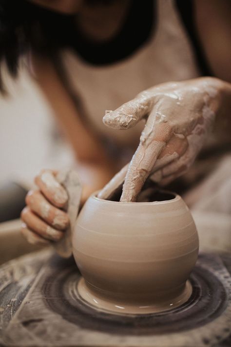 Pottery Aesthetic, Throwing Clay, Clay Classes, Pottery Store, Wheel Throwing, Vision Board Images, Wheel Thrown Pottery, Pottery Classes, Thrown Pottery