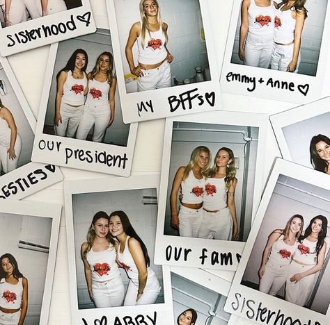 Sorority Rush Decorations, Spring Recruitment Ideas, Group Photoshoot Themes, Sorority Recruitment Photoshoot, Bid Day 2023, Sorority Social Ideas, Exec Board Photoshoot, Signed Sealed Delivered Bid Day, Sorority Profile Picture Ideas