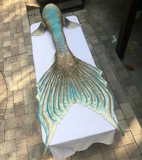 Green Mermaid Tail, Realistic Mermaid Tails, Real Life Mermaids, Mermaid Stories, Realistic Mermaid, Mermaid Fin, Silicone Mermaid Tails, Supernatural Creatures, Mermaid Crafts