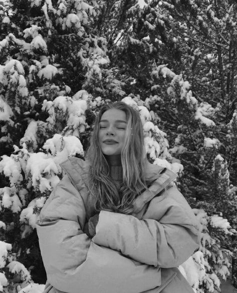 Winter Senior Pictures, Winter Date Ideas, Snow Photoshoot, Winter Instagram, Snow Pictures, Snow Photography, Snow Trip, Winter Photoshoot, Winter Photos