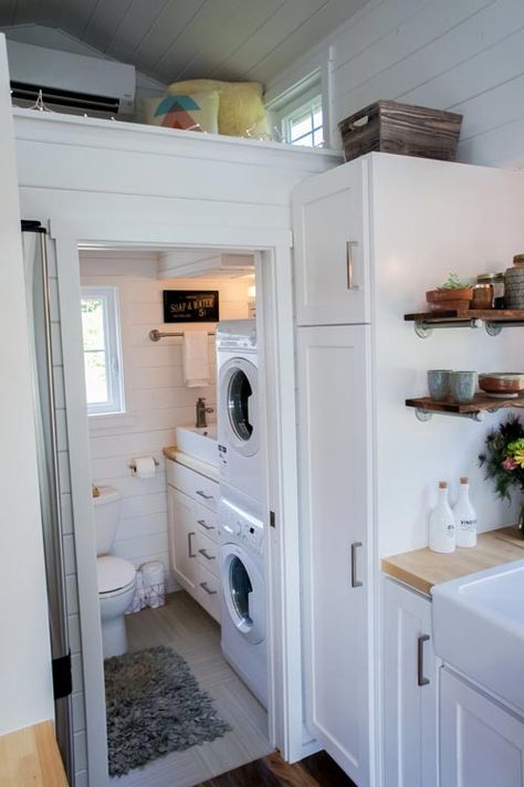 Tiny House Interior Design, Shed To Tiny House, Tiny House Inspiration, Tiny House Bathroom, Casa Container, Bathroom Remodel Designs, Shed Homes, Tiny House Interior, Tiny Houses For Sale