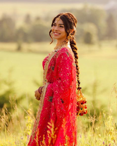 Touch Of Elegance Bride - Simran For her Punjabi E-shoot, Simran wanted to wear a vintage hand-embroidered suit and traditional Punjabi accessories ✨ We designed a pink salwar suit with green and gold details. We added a vintage lace border to her duppata as a final touch to her hand-crafted suit. To complete her beautiful outfit, we paired a multi-coloured parandi, Punjabi Jutti, and curated a matching textured bangle set. She selected a gold set with pink and green details that complim... Punjabi Look With Paranda, Parandi Punjabi, Punjabi Accessories, Punjabi Paranda, Pink Salwar Suit, Punjabi Look, Embroidered Suit, Punjabi Outfits, Punjabi Jutti