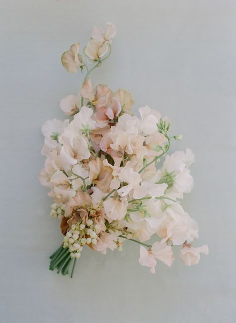 Muted Fall Flower Arrangements, Tan Bridesmaid Dresses Colorful Flowers, Ethereal Wedding Flowers, Ethereal Wedding Bouquet, Sweet Pea Bouquet, Colorful Art Deco, Sarah Winward, Flower Aesthetics, Sweet Pea Flowers