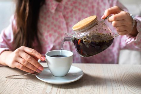 25 of the very best gifts for tea lovers and tea drinkers, from unique to luxurious ideas Gifts For Tea Lovers, It Doesn't Matter, English Breakfast, Darjeeling, Earl Gray, Tea Drinkers, Game Food, Tea Lovers, Doesn't Matter