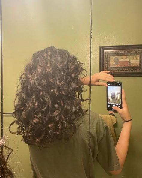 Curly Hair Inspo, Natural Curly Hair Cuts, Curly Hair Photos, Haircut Inspo, Haircuts For Wavy Hair, Different Hair Types, Haircuts For Curly Hair, Hairdos For Curly Hair, Wavy Curly Hair