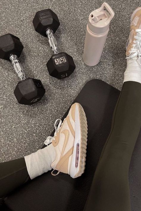 workout aesthetic | workout schedule | workout inspiration | workout outfits | workouts for flat stomach | workout at home | gym workout | strength training | gym rat #fitness #aesthetic #workout #workoutfitswomen #workouttips Gym Fall Aesthetic, Stay Fit Aesthetic, Fitness Training Aesthetic, F45 Aesthetic, Work Out Pics, Getting Fit Aesthetic, Loss Weight Aestethic, At Home Workout Aesthetic, Weight Training Aesthetic