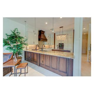 Tommy Bahama Kitchen, Bahamas Decor, Small Condo Kitchen, Beige Backsplash, Beige Cabinets, Kitchen Traditional, Small Condo, Black Appliances, Glass Tile Backsplash