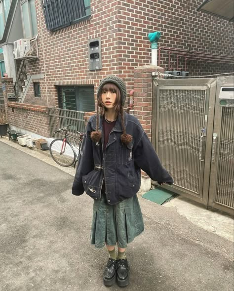 Winter Layering Outfits Street Style, Outfits For Japan Trip, Japanese Fall Fashion, Japanese Fashion Winter, Japanese Street Fashion Harajuku, Layering Aesthetic, Japan Fashion Casual, Japanese Winter Fashion, Shoichi Aoki