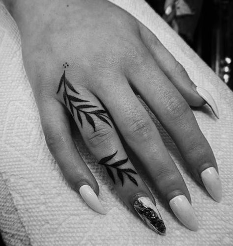 Finger Leaves Tattoo, Leaves Tattoo On Hand, Wrap Around Finger Tattoos For Women, Finger Vine Tattoos For Women, Hand Vine Tattoos For Women, Finger Tattoos Leaves, Small Tattoos Cover Up Ideas, Vine Finger Tattoos For Women, Leaves Finger Tattoo