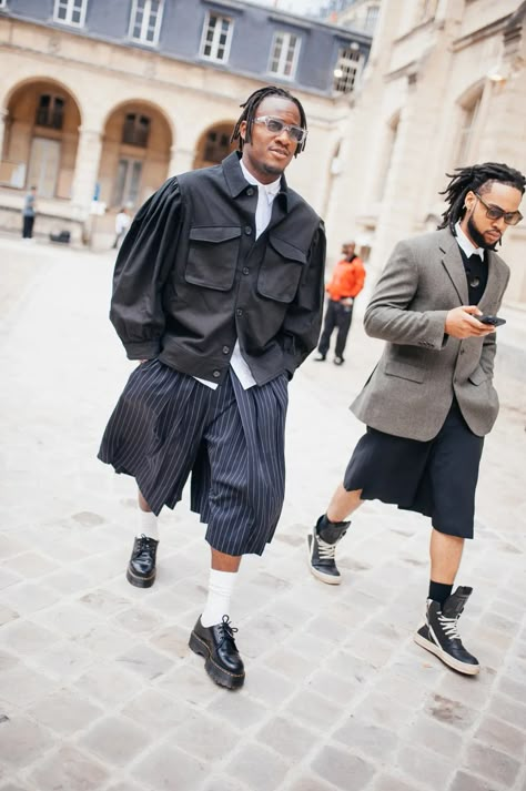 The Best Paris Fashion Week Men's Spring 2025 Street Style Photos [PHOTOS] Layering Outfits Street Style, Jungle Fashion, Paris Fashion Week Men, Guys Style, Mens Fashion Editorial, Paris Fashion Week Street Style, Street Style Photos, Street Snap, Layering Outfits