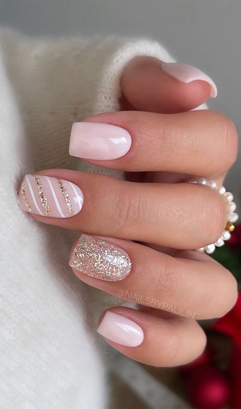 Magical Christmas Nail Art Inspirations : Light Pink & Glitter Nails Christmas Nails Glitter, Pink Glitter Nails, Christmas Gel Nails, Christmas Nails Acrylic, Short Acrylic Nails Designs, Dipped Nails, Xmas Nails, Christmas Nail, Christmas Nail Art