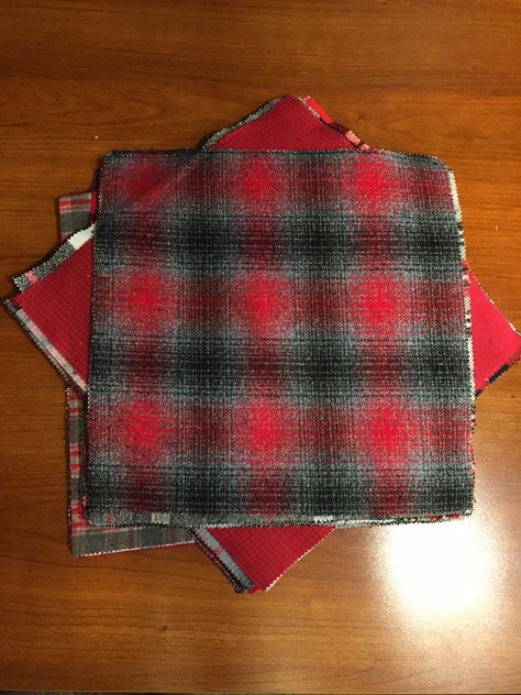 Lumberjack Quilt ~ A Cozy Flannel Quilt Pattern - lakegirlquilts Flannel Patchwork Quilt, Plaid Quilt Ideas, Flannel Quilt Patterns Free, Christmas Rag Quilt Patterns, Quilts For Men Patterns, Flannel Quilt Patterns, Buffalo Plaid Quilt, Quilts Canada, Plaid Quilts