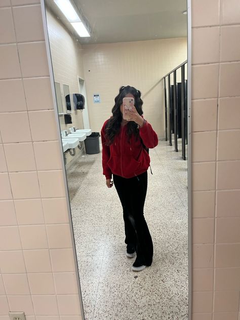 black flared jeans with red sweater Black Jeans Outfit Flare, Flare Jeans Hoodie Outfit, Flare Jeans And Sweater Outfit, How To Style Black Flare Leggings, Flared Black Leggings Outfit, Flare Jeans Outfit Black, Flare Black Jeans Outfit, Black Flair Jeans Outfits, Flare Legging Outfit