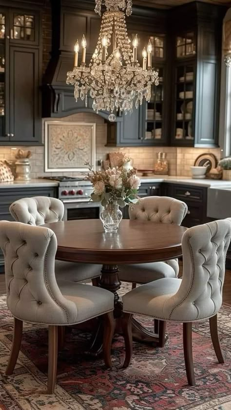 Napa Kitchen, Tuscan Kitchen Design, Dining Furniture Makeover, Country Dining Rooms, Kitchen Refresh, Tuscan Kitchen, Casa Vintage, Luxury Dining Room, Elegant Kitchens