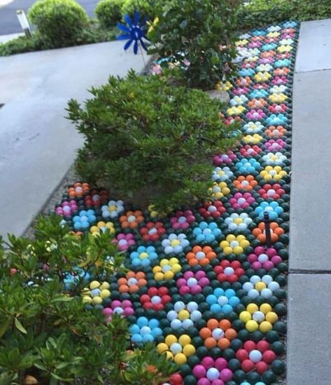 Diy Mosaic Garden, Golf Ball Art, Golf Ball Crafts, River Rock Landscaping, Garden Balls, Golf Decor, Golf Art, Mosaic Garden, Mosaic Diy