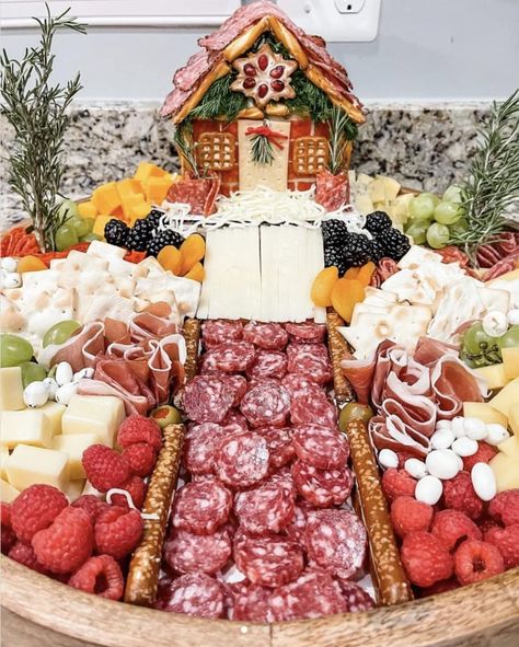 Here's how to build a charcuterie chalet, a creative new food trend. These savory houses feature meats and cheeses, and they're easy to make! #charcuterie #charcuteriechalets #food #christmas Charcuterie Gingerbread Houses, Charcuterie House Ideas, Charcuterie House For Christmas Diy, Charcuterie Chalet For Christmas, Charcuterie House Christmas, Christmas Camping Food Ideas, Charcuterie Ideas Christmas, Christmas Food Trends 2023, Christmas Chauterrie Board