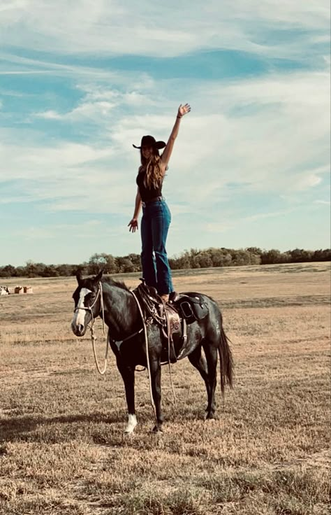 #cowgirl #ranch #farmhouse #horse western aesthetic Senior Horse Photography, Cowgirl Senior Pictures, Western Photoshoot Ideas, Western Photo Shoot, Equine Photography Poses, Horse Photo Shoot, Western Photo Shoots, Horse Senior Pictures, Horse Photoshoot Ideas