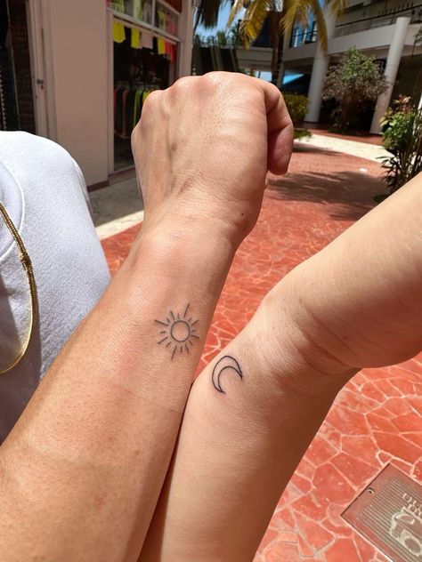 Twin Tattoo Ideas, Tattoo Sol E Lua, Wren Tattoo, Skellington Tattoo, Jack Skellington Tattoo, First Tattoo Ideas, Twin Tattoos, Couple Matching Tattoo, Wrist Tattoos For Guys