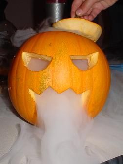 Iceberg Dry Ice Holloween Party Ideas, Halloween Party Craft Ideas, Ice Experiments, Dry Ice Experiments, Halloween Pumpkin Decorating, Craft For Halloween, Halloween Party Craft, Party Craft Ideas, Fall Night