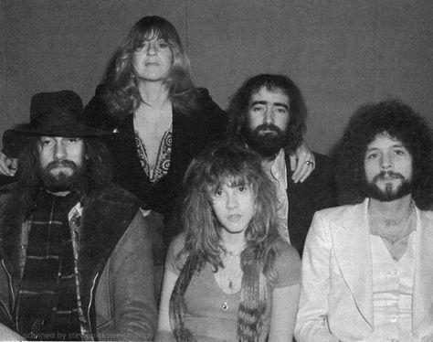 Fleetwood Mac Black And White, Fleetwood Mac Aesthetic, Mac Aesthetic, Welsh Witch, Rumours Album, Stevie Nicks Lindsey Buckingham, Mick Fleetwood, Buckingham Nicks, Lindsey Buckingham