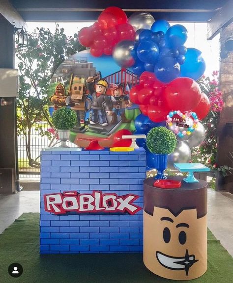 Roblox Diy Party, Roblox Balloon Garland, Roblox Birthday Party Ideas Decor, Diy Roblox Party Decorations, Roblox Decoration Ideas, Roblox Birthday Party Ideas For Boys, Roblox Theme Party, Roblox Party Ideas, Roblox Themed Birthday Party