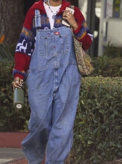 Docs And Overalls, Midsize Dungarees Outfit, Dungaree Winter Outfit, Overalls Sweatshirt Outfit, Overalls Outfit Sweater, Oversized Overalls Outfit Fall, Dungarees Winter Outfits, Overalls Outfit Autumn, Layered Overalls Outfit