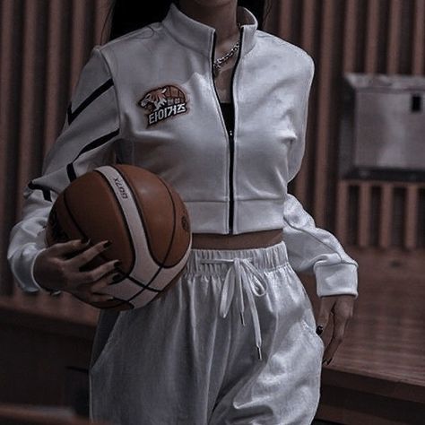 Basketball Aesthetic, Basketball Girls, Woven Baskets, A Basketball, Wire Baskets, Chris Evans, Books Wattpad, Baskets, Basketball