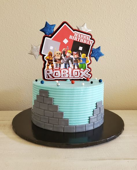 Simple Roblox Cake, Roblox Birthday Cake Ideas, Roblox Pasta, Birthday Cale, Roblox Birthday Cake, Cake Pic, Buttercream Birthday Cake, Roblox Party, 8th Birthday Cake