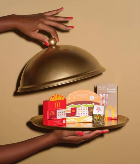 McDonald’s launched a beauty collaboration with Nails.Inc featuring menu-inspired nail polishes, stickers, and press-on nails. Check out the full collection. Duo Nails, Burger Mini, Official Nails, Mcdonald's Burger, Product Shoot Ideas, Cafe Barista, Food Nails, Food Ad, Speak French