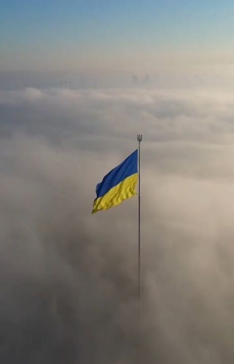 𝐀𝐞𝐬𝐭𝐡𝐞𝐭𝐢𝐜 𝐦𝐚𝐠𝐚𝐳𝐢𝐧𝐞 🇺🇦 on Instagram: “шёл 10 день.. ⠀ #russiainvadedukraine #ukraine🇺🇦 #peaceforukraine #ukrainestrong” Aesthetic Magazine, Ukraine Flag, Heart Of Europe, Ukrainian Flag, Cool Wallpapers For Phones, Photography Wallpaper, Typography Poster, Screen Savers, Mobile Wallpaper