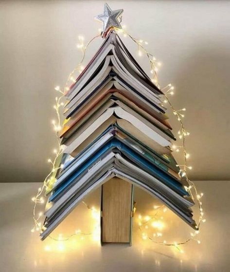 Elegant Christmas Tree Decorations, Book Christmas Tree, Diy Tree Decor, Book Tree, Book Christmas, Alternative Christmas, Alternative Christmas Tree, Elegant Christmas Trees, Creative Christmas Trees