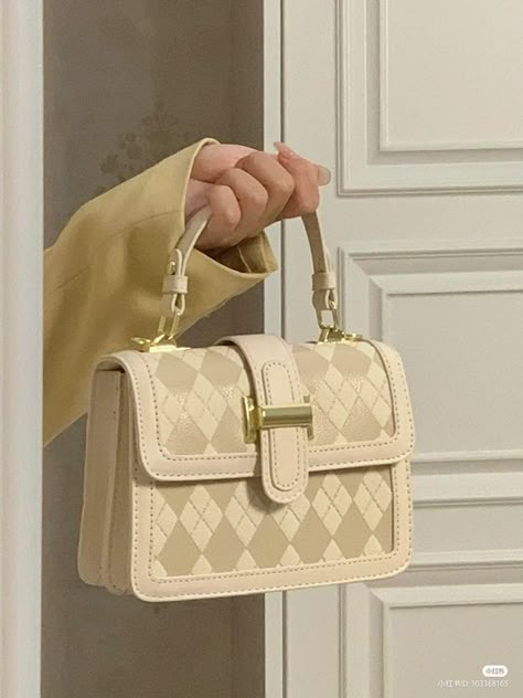 Aesthetic Luxury Bags, Girly Bags Handbags, Purses And Handbags Aesthetic, Aesthetic Bags Handbags, Tas Korea, Aesthetic Handbags, Classy Purses, My Style Bags, Trendy Purses