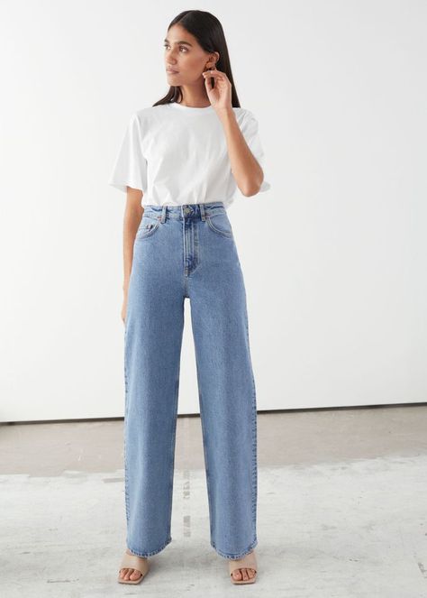 The 6 Best Places to Shop as a College Student | Who What Wear Ultra High Waisted Jeans, Beatnik Style, Looks Jeans, Loose Fit Jeans, High Waist Fashion, Denim Trends, Light Blue Jeans, Clothes Women, Pantalon Large