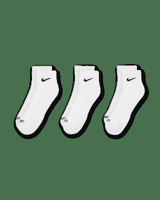 The Nike Everyday Plus Cushioned Socks bring comfort to your workout with extra cushioning under the heel and forefoot and a snug, supportive arch band. Sweat-wicking power and breathability up top help keep your feet dry and cool to help push you through that extra set. Shown: White/Black Style: SX6890-100 Nike Quarter Socks, Long Nike Socks, Ankle White Socks, Nike Ankle Socks, Nike Socks, Xmas Wishes, White Sock, Ankle Socks, Christmas Wishlist