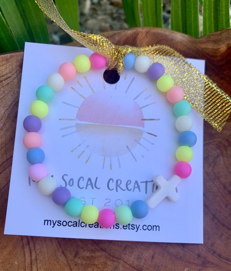 Easter Beaded Bracelets, Easter Jewelry Ideas, Easter Bracelet Ideas, Diy Easter Jewelry, Easter Bracelets, Jewelry Journal, Small Easter Gifts, Catholic Easter, Girls Bracelet