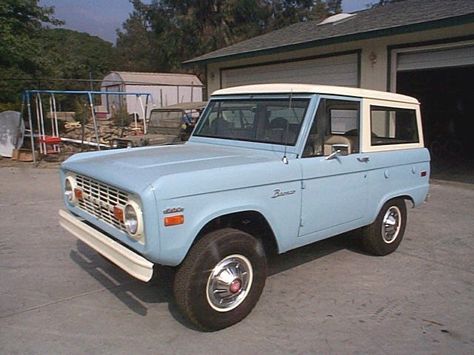 Baby Blue 1970 Ford Bronco - my grandfather had one just like it. This brings back so many memories Wrapped Suv, 1970 Ford Bronco, Ford Truck Models, Diesel Trucks Ford, Classic Bronco, Early Bronco, Ranger Truck, Ford Suv, Ford Ranger Truck