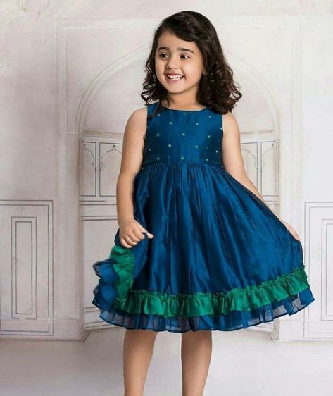 kids cotton frocks Cotton Frocks For Kids, Frocks For Kids, Kids Blouse Designs, Kids Frocks Design, Gaun Fashion, Kids Dress Wear, Kids Dress Patterns