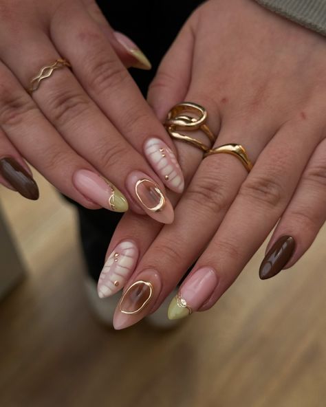 ms pinterest nails has returned for an infill 🤭 matcha / olive tones, gold chrome complimenting the ring choices, deep brown and off white throughout, stooppp. this is a builder gel overlay manicure featuring a 3d gold chrome ring, brown aura, blooming gel croc print nail and a good ol’ plain pinky i can’t keep saying every time i post this is my favourite set…but come onnnnn look at it 🥹🫠 SLAY i’m cait, a colchester based nail tech 💌 #colchesternails #colchester #essex #essexnails #fre... White Blooming Gel Nails, Nails Green And Brown, White Croc Nails, Overlay Manicure, Green And Brown Nails, Brown Aura, Blooming Nails, Chrome Ring, Blooming Gel