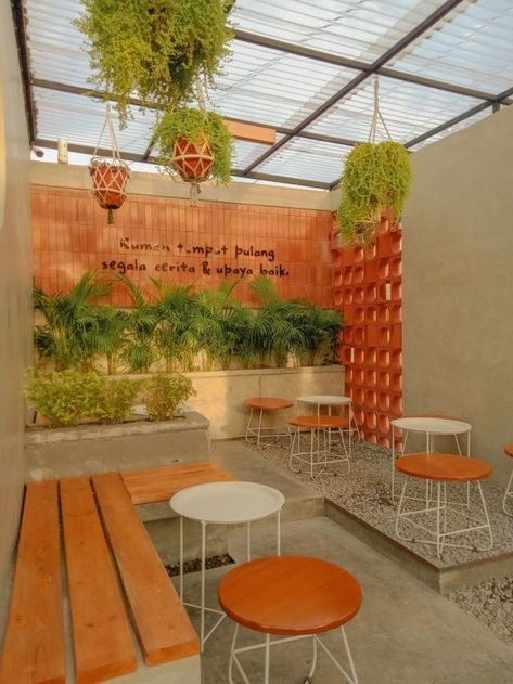 Coffee Outdoor Design, Cafe Stairs Design, Terrace Cafe Design, Mini Cafe Design Interiors, Cafe Design Outdoor, Semi Outdoor Cafe, Outdoor Cafe Design Ideas, Garden Cafe Ideas, Cafe Outdoor Seating