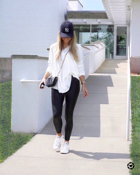 Hair Stylist Work Outfits, Sporty Classic Style, Easy Mom Style, Casual Sunday Outfit, Leggins Outfit, Apple Body Shape, Outfits Leggins, Flight Outfit, Trendy Mom Outfits