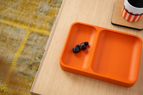 This black valet tray is modern and functional. It is a great catchall to keep organized your keys, wallet, and coins. You can place this wooden EDC organizer on the console table at the entryway, nightstand, or desk. Its minimalist design makes it elegant. It can be used as a trinket dish as well. This organiser is a perfect gift for men. Get this to your boyfriend as a Christmas gift! It will help him keep his everyday carry items and save him hours of looking for his things.It is made of engi Key Entryway Ideas, Modern Desk Decor, Minimalist Organizer, Dieter Rams Design, Mid Century Apartment, Desk Organizer Tray, Nightstand Table, Boyfriend Christmas Gift, Catch All Tray