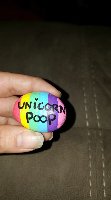 Eat Beautiful, Funny Rock, Unicorn Poop, Paint Rocks, Posca Art, Rock And Pebbles, Painting Ideas Easy, Painted Rocks Craft, Painted Rock Ideas