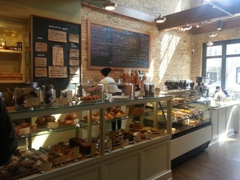 Cozy bakery 🥯 Bakery Aesthetic Exterior, Chicago Bakeries, Aesthetic Bakery, Bakery Aesthetic, Bakery Display Case, Bakery Interior, Small Bakery, Doughnut Shop, Bread Shop