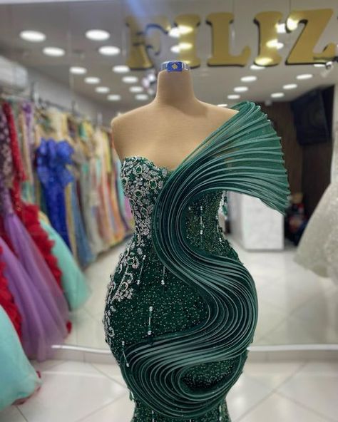 FILIZ on Instagram: "Dress by @filizi_dress" Structured Gown, Reception Gowns, Corset Gown, Crystal Dress, Womens Trendy Dresses, African Print Dress Ankara, Dinner Dress Classy, Prom Dresses Sleeveless, Elegant Dresses Classy