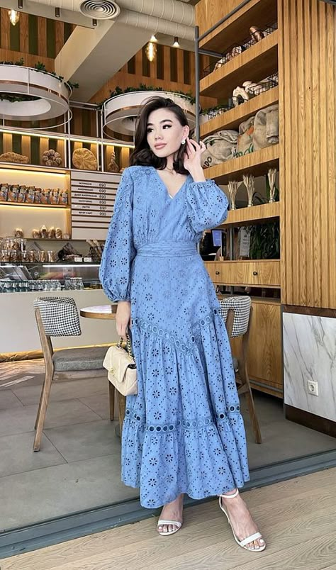 Schiffli Dress, Night Party Outfit, Look Night, Simple Long Dress, Wardrobe Essentials For Women, Mix And Match Outfits, Ladies Dress Hats, Capsule Wardrobe Inspiration, Moroccan Clothing