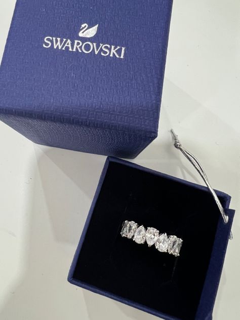 amazon link: https://amzn.to/3YxKdxq (affiliated) Swarovski Ring Engagement, Vittore Ring, Swarovski Vittore, Rings Swarovski, Xoxo Jewelry, Pretty Jewelry Necklaces, Expensive Jewelry Luxury, Swarovski Ring, Amazon Link