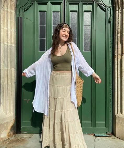 Beige Maxi Skirt Outfit, Flowy Outfits Aesthetic, Hippie Skirt Outfit, Indie Hippie Outfits, Earthy Boho Outfits, Boho Skirt Outfit, Beige Skirt Outfit, Flowy Skirt Outfit, Long Skirt Aesthetic