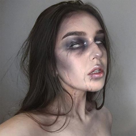 Pretty Zombie Makeup, Zombie Makeup Easy, Zombie Halloween Makeup, Creative Halloween Makeup, Zombie Halloween Costumes, Face Lace, Zombie Face, Weird Sisters, Creepy Makeup